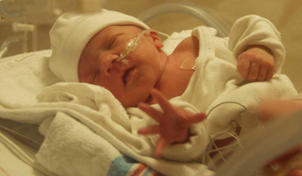 http://www.healthpages.org/wp-content/uploads/2010/06/preemie-boy-960.jpg