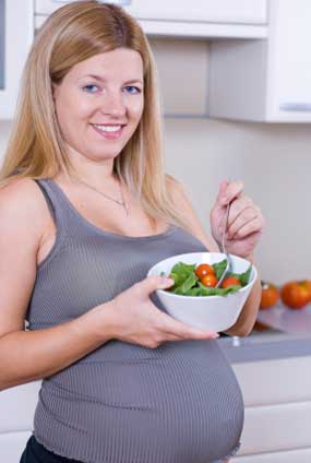 Eating healthy diet during pregnancy