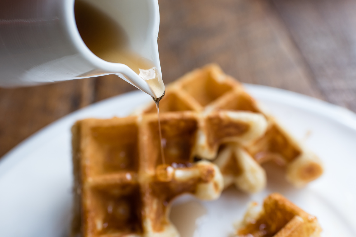 Maple Syrup vs Honey Which Is The Better & Healthier Sweetener?