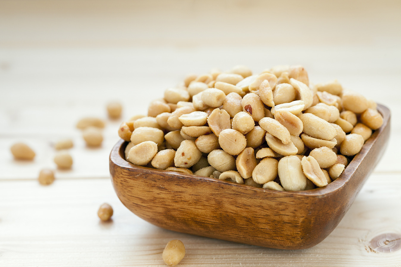 bowl of raw peanuts