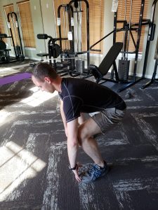 sumo squat toe hold side